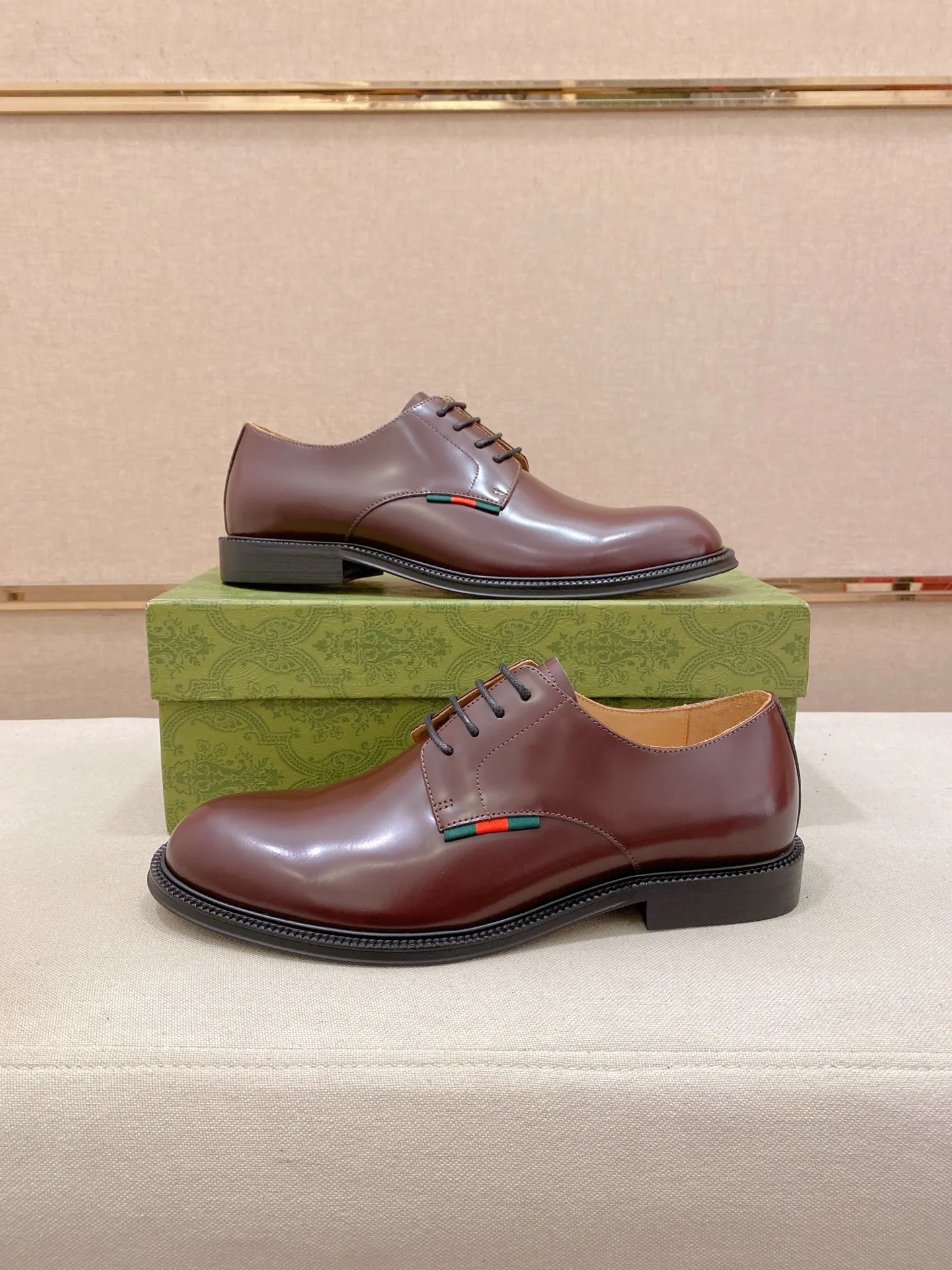 Men's shoes 💰: 520💰 (GUCCI) new series ss hot new products 💢 💠 Casual leather shoes 👞, first layer of cowhide, upper hardware buckles and logo on the sides of the shoe, brand logo on the insole and sole 💠 💎Upper: 100% cowhide 💎Inner: cowhide/100% 💎Feet: cowhide/100% 💎Sole: rubber/100% 💎SIZE: 38 39 40 41 42 43 44 Can be customized 45